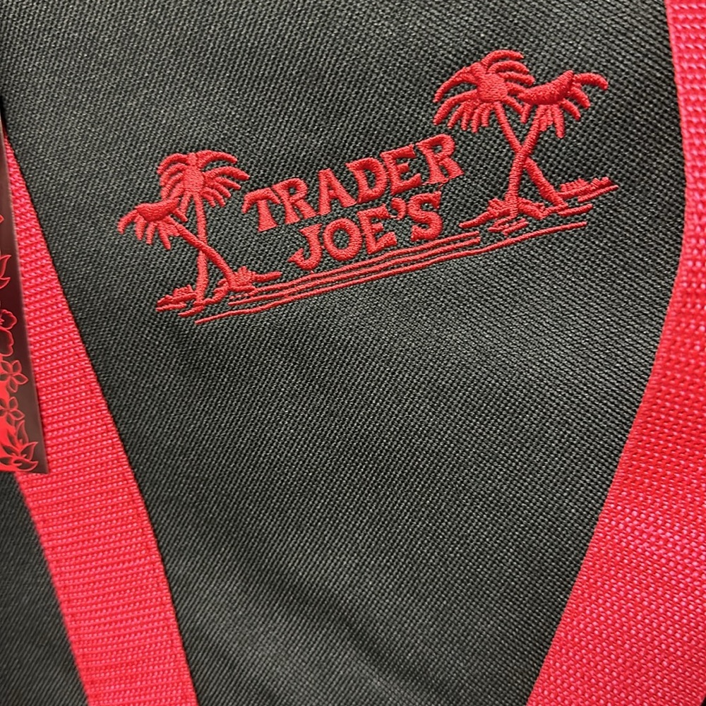 Trader Joe’s reusable insulated bag. Extra large capacity up to 7 gallon bag - Picture 3 of 10